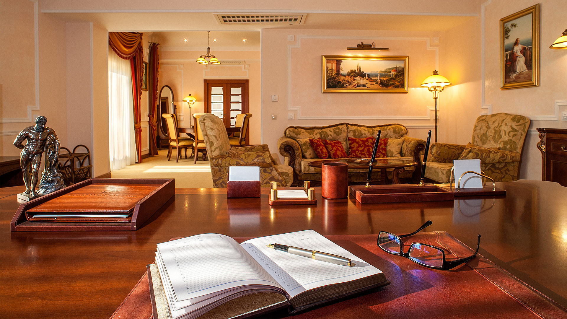 Пятизвездочный Grand Hotel Valentina является визитной карточкой города курорта Анапа